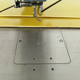 Çin Döşeme Sanayi Deri Dikiş Makinası Ağır Bilgisayar Kontrollü Desen Tedarikçi